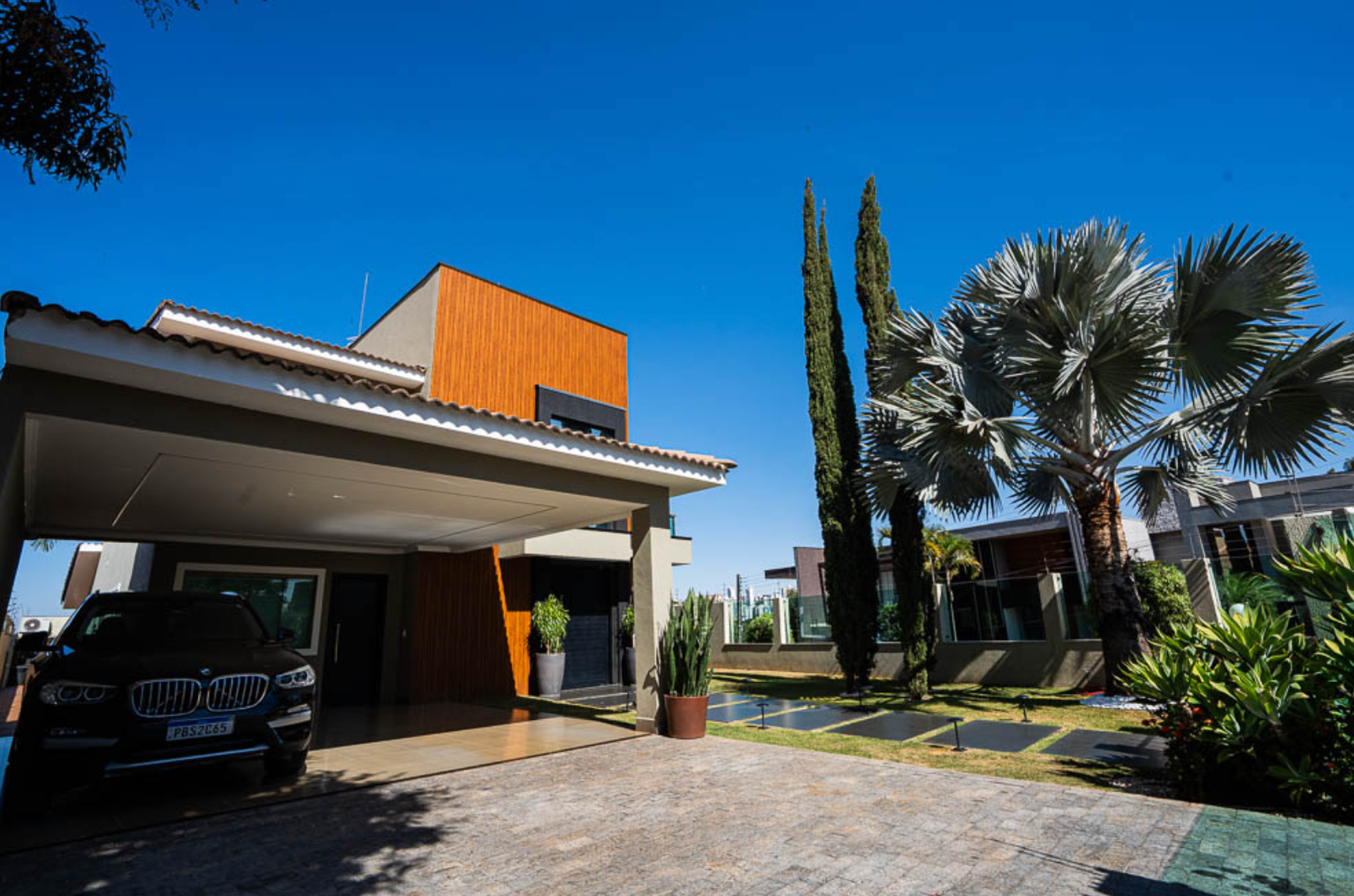 Fachada da casa em condomínio em Vicente Pires